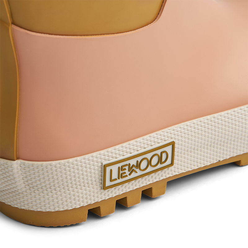 Liewood Regenstiefel Sasah in der Farbe Tuscany Rose mit Liewood Logo an der Sohle. 