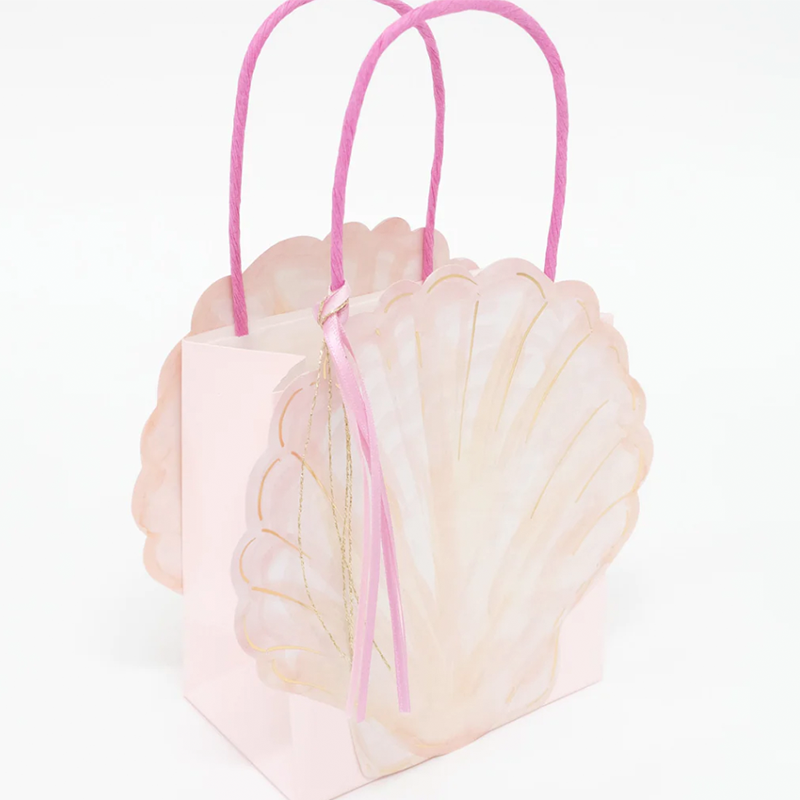Meri Meri Muschel-Partytüten in Rosa von der Seite.