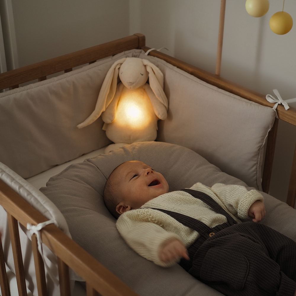 Moonie Kuscheltier Hase mit Licht &#39;Organic Humming Bunny&#39; Sand