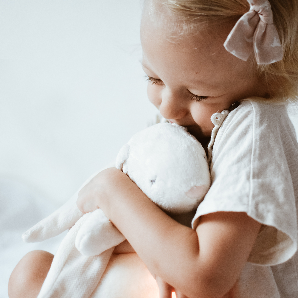 Moonie Kuscheltier Hase mit Licht &#39;Organic Humming Bunny&#39; Polar