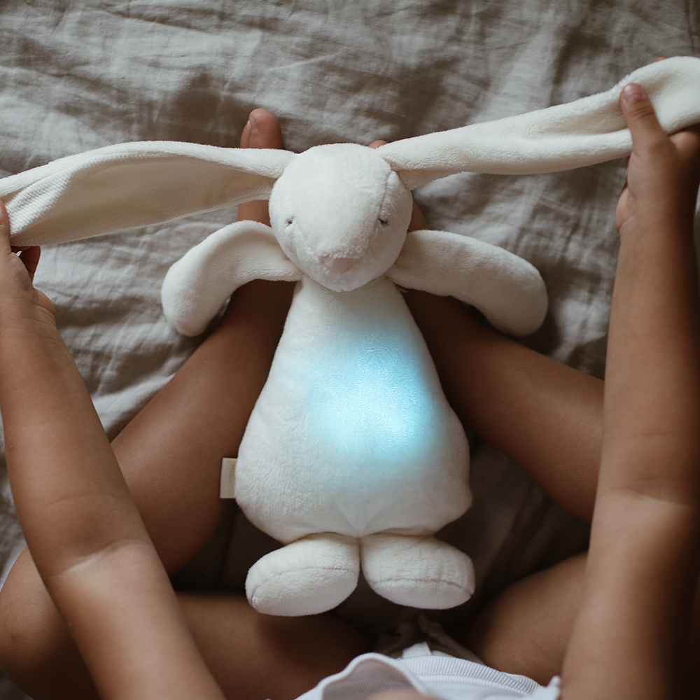 Moonie Kuscheltier Hase mit Licht &#39;Organic Humming Bunny&#39; Polar
