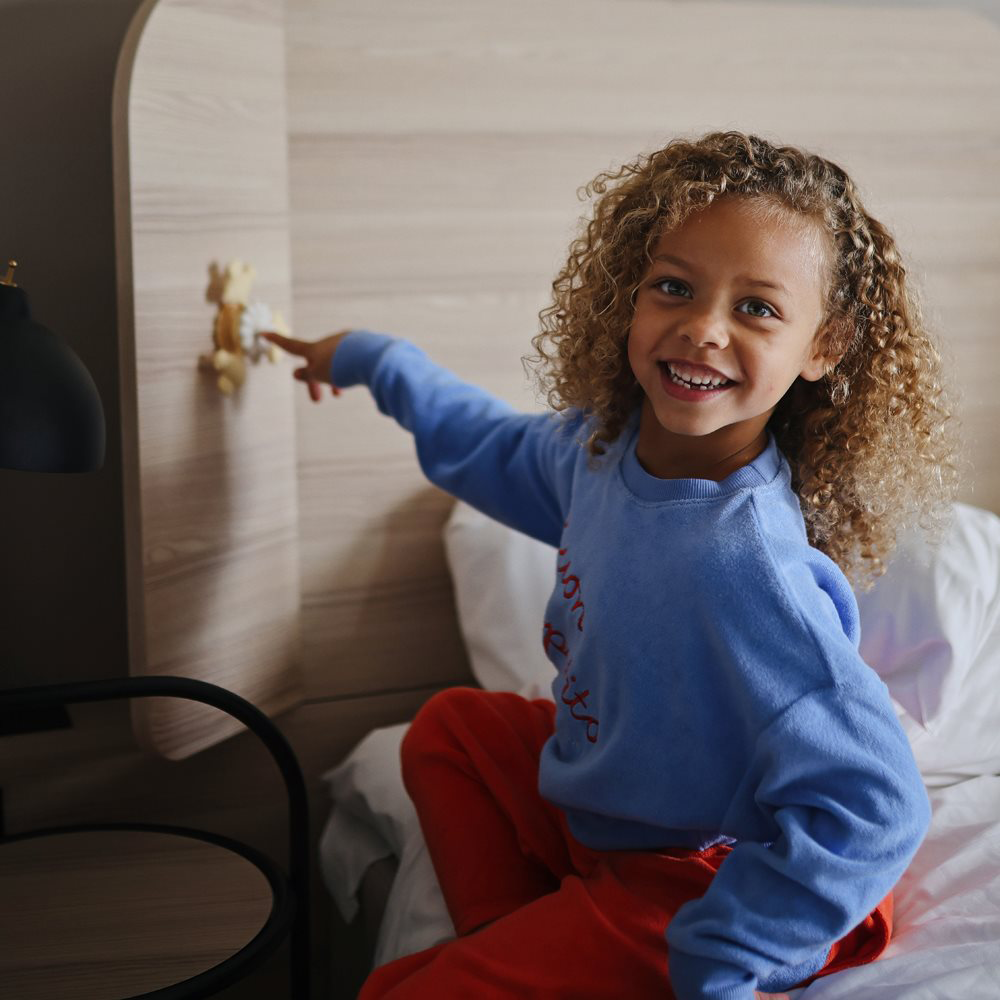 Mushie  Drehspielzeug mit Saugnapf 'Spinner' Bee - Online MY SNOWFLAKE