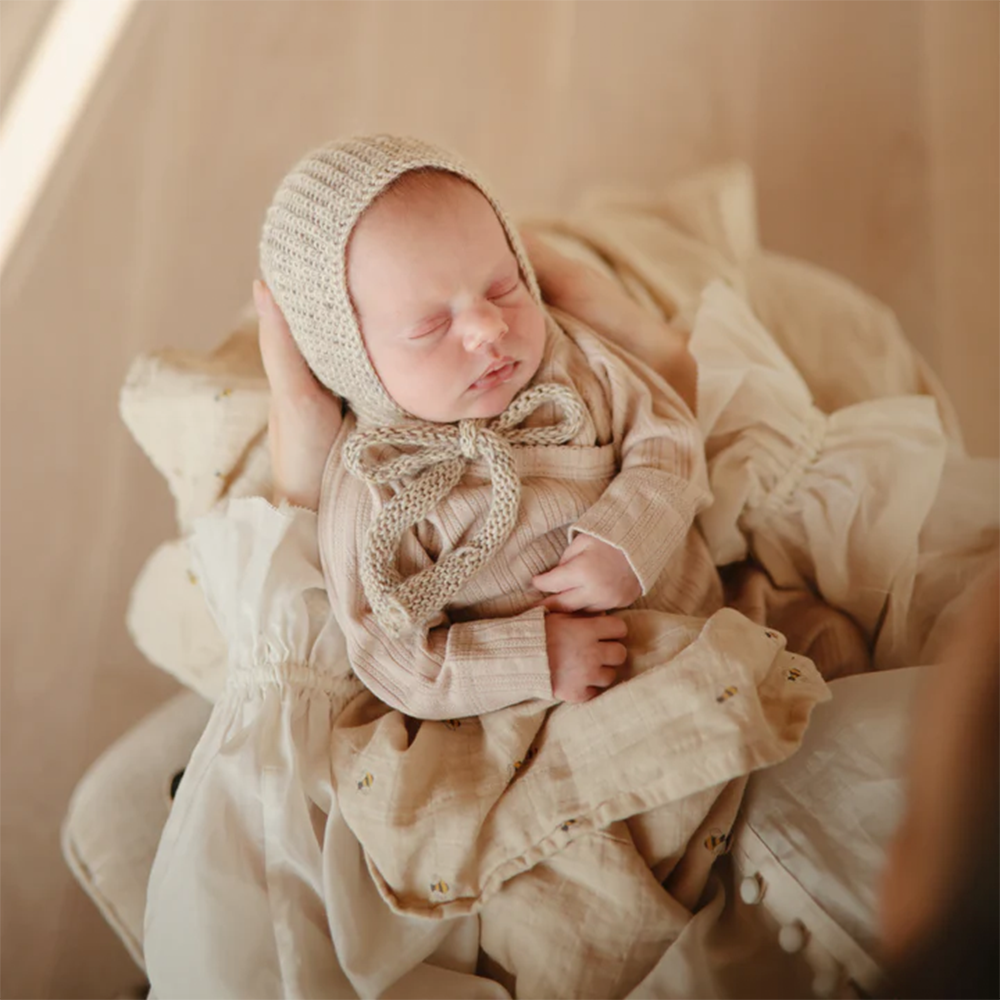 Mushie  Musselin Swaddle  Bees