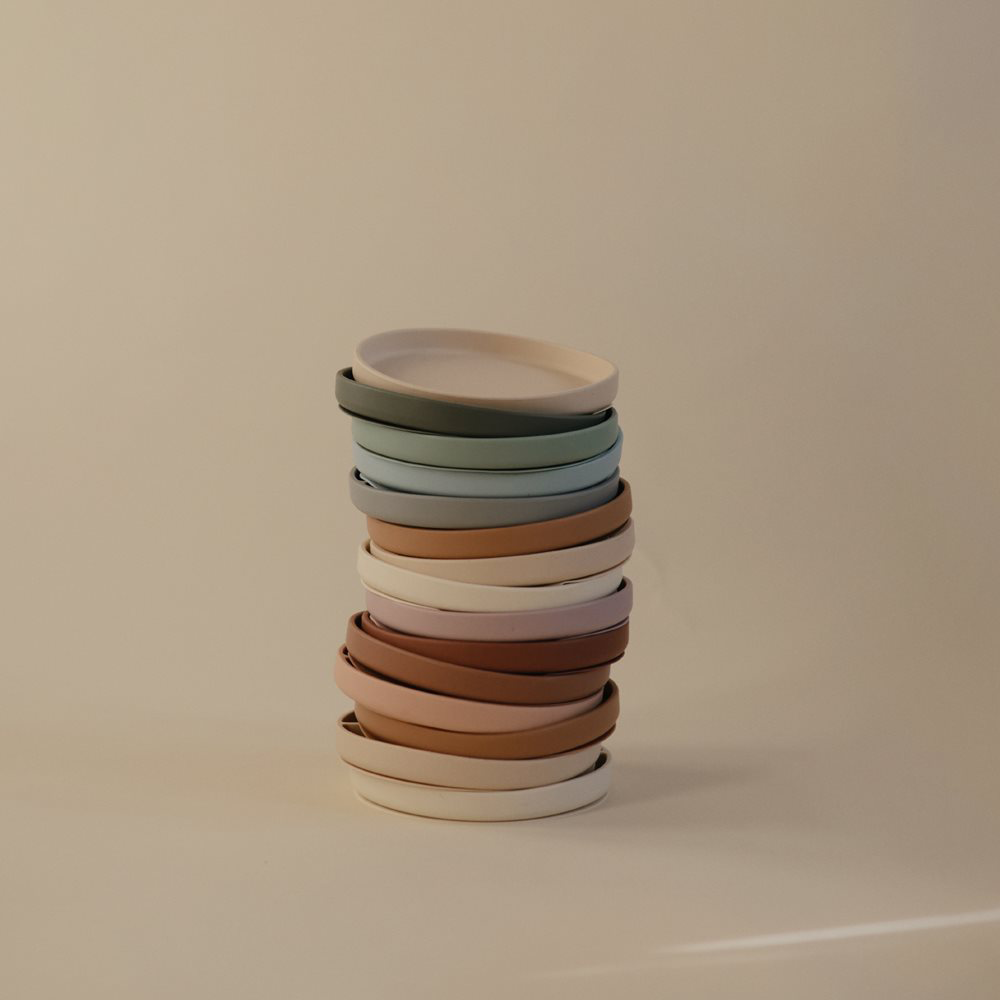 Mushie  Silikon Teller mit Saugnapf 'Classic' Shifting Sand - Online MY SNOWFLAKE