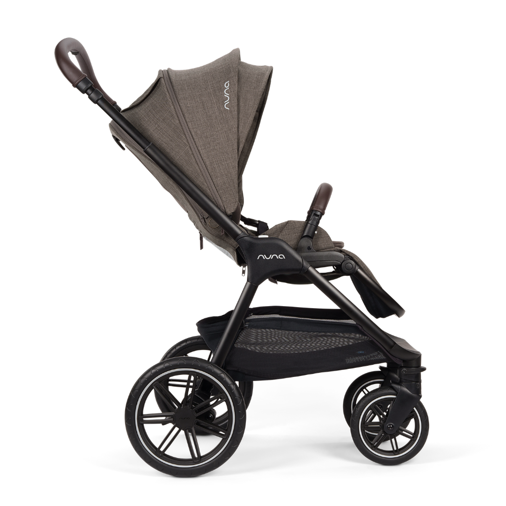 NUNA Triv lx All-in-One Set Chesnut mit dem Sitz nach vorne gerichtet 