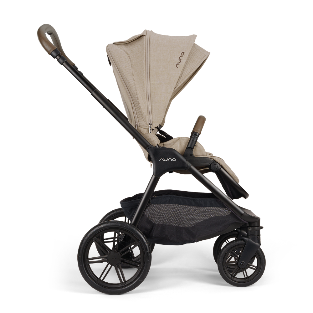 NUNA Triv lx All-in-One Set Cosmopolitan mit dem Sitz nach vorne gerichtet