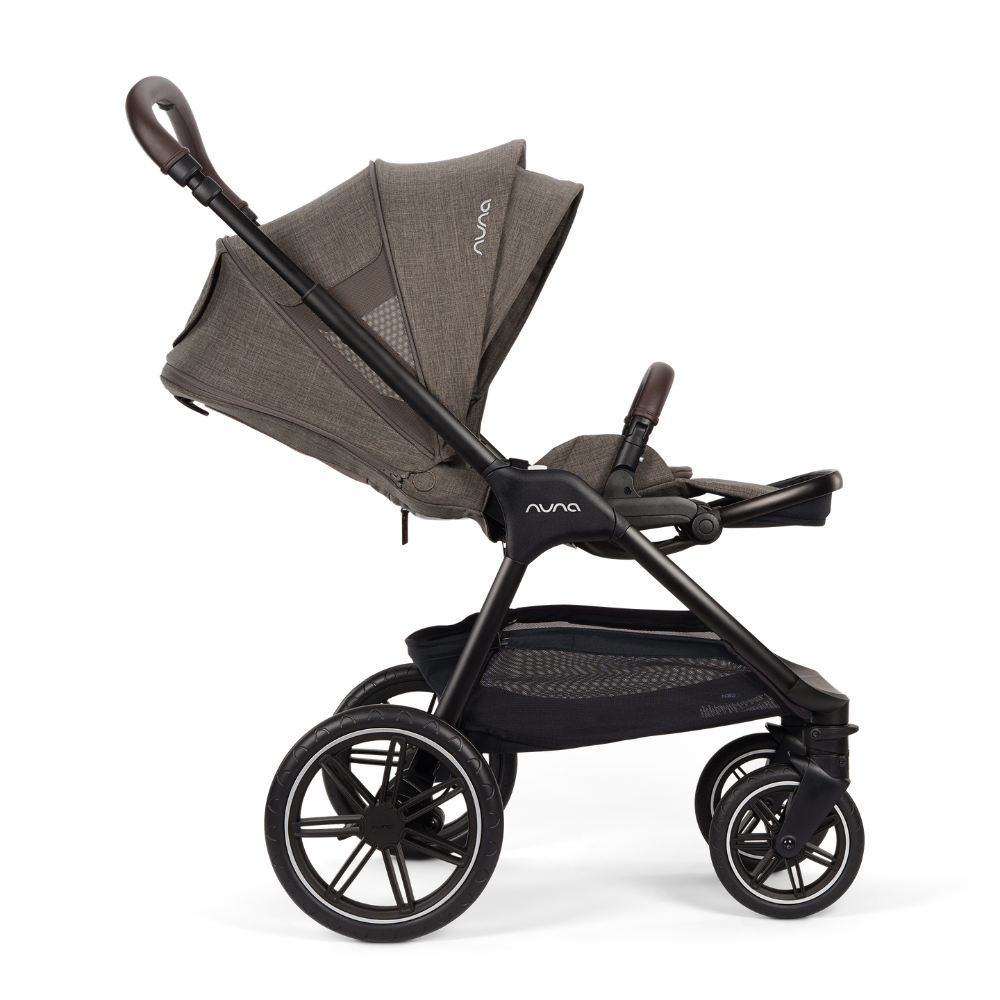 NUNA Triv lx All-in-One Set Chesnut mit Sitz und in Liegeposition mit verlängertem Dach