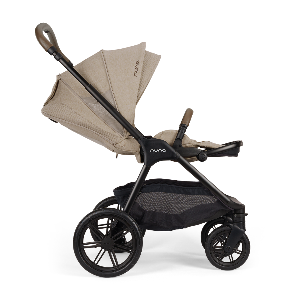 Nuna Triv Lx mit Sitz in Cosmopolitan zurückgelehnte Position