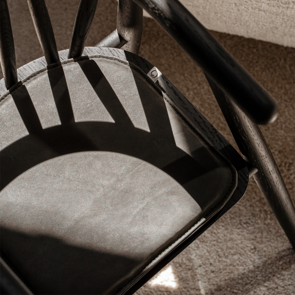 Oaklings  Sitzkissen aus Leder &#39;Scarlet&#39; Anthracite