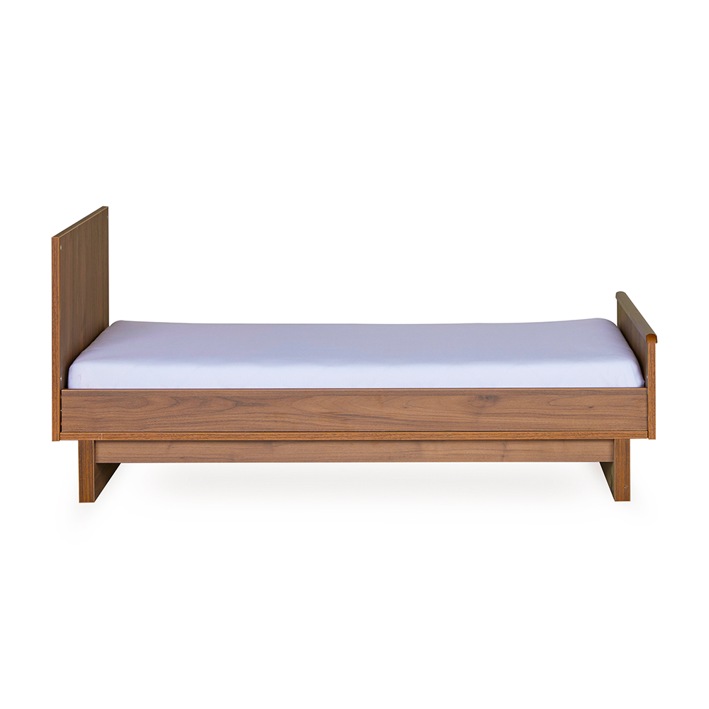 Quax Babybett- und Kinderbett 70 x 140 &#39;Kyo&#39; Walnut