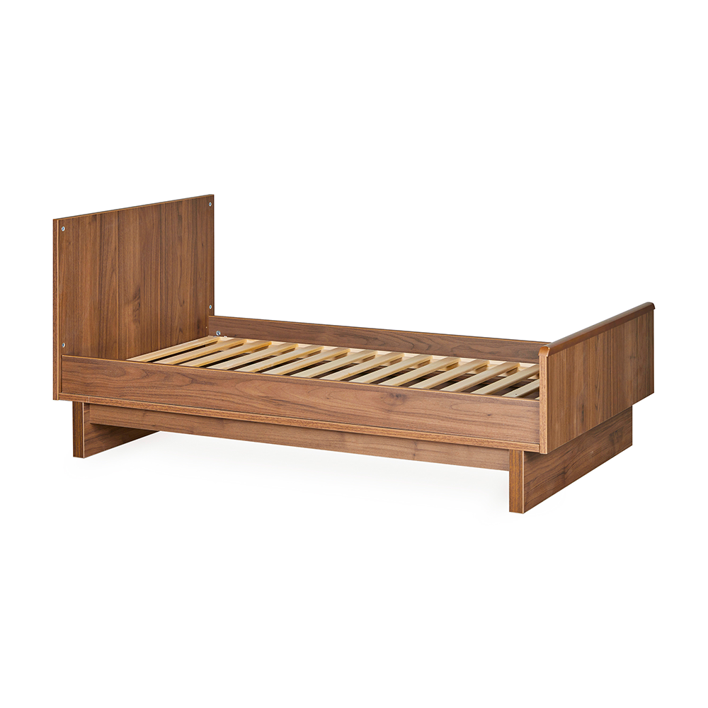 Quax Babybett- und Kinderbett 70 x 140 &#39;Kyo&#39; Walnut