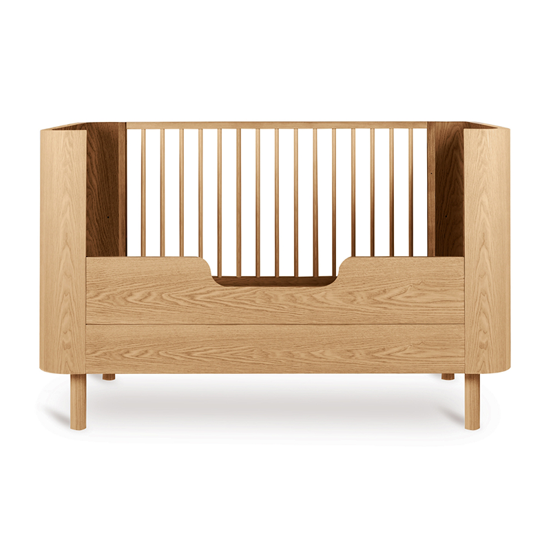 Kinderbett mit Rausfallschutz aus Eschenholz von Quax.