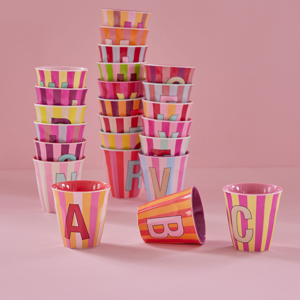 Rice  Melamin Becher Mittel &#39;Buchstabe C&#39; Multicolor Stripes Pink