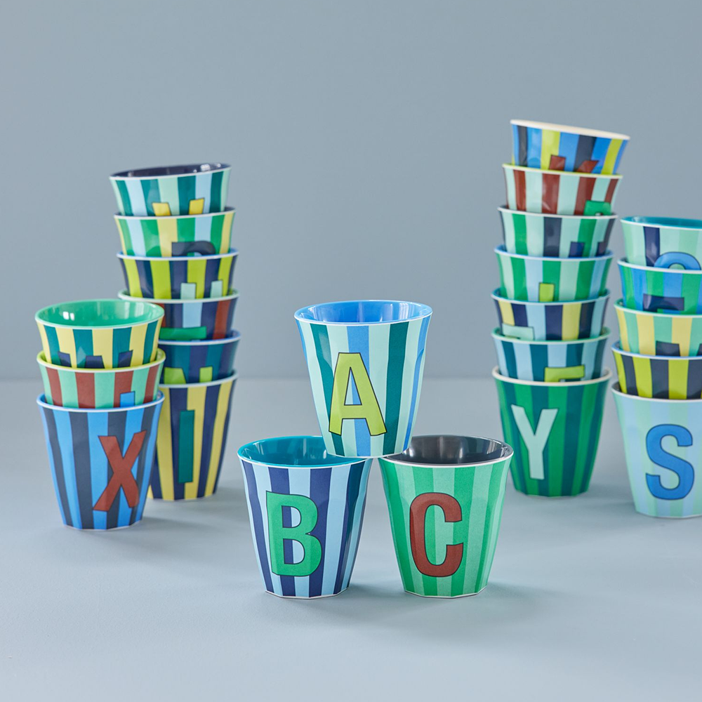 Rice  Melamin Becher Mittel 'Buchstabe E' Multicolor Stripes Dusty Blue
