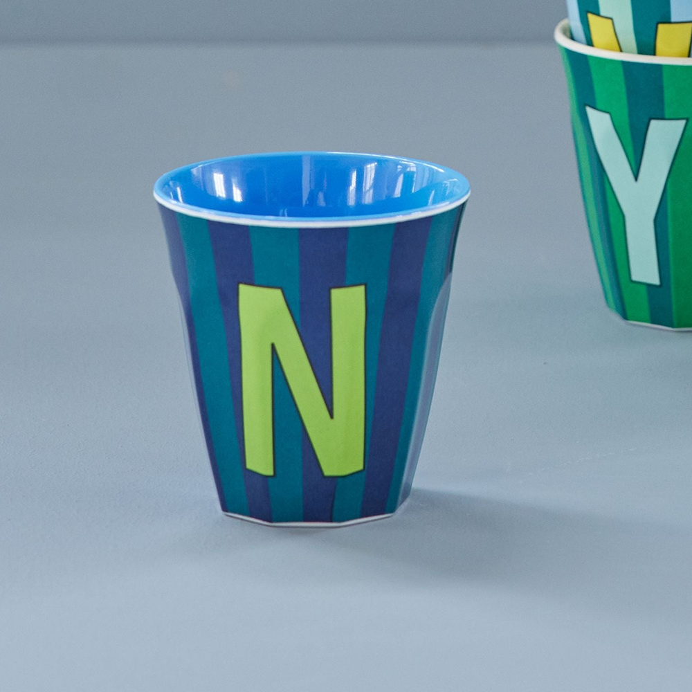 Rice  Melamin Becher Mittel &#39;Buchstabe N&#39; Multicolor Stripes Blue