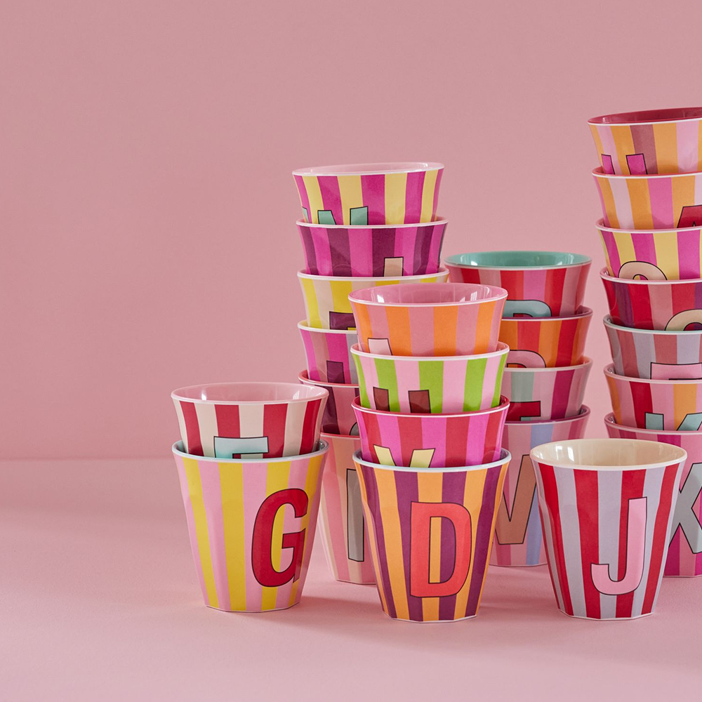 Rice  Melamin Becher Mittel 'Buchstabe S' Multicolor Stripes Pink - Online MY SNOWFLAKE