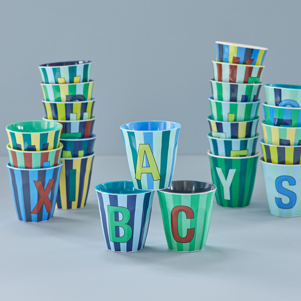 Rice  Melamin Becher Mittel &#39;Buchstabe D&#39; Multicolor Stripes Green