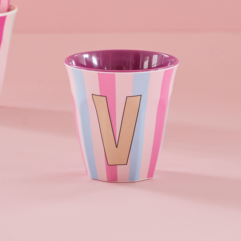 Rice  Melamin Becher Mittel 'Buchstabe V' Multicolor Stripes Pink - Online MY SNOWFLAKE