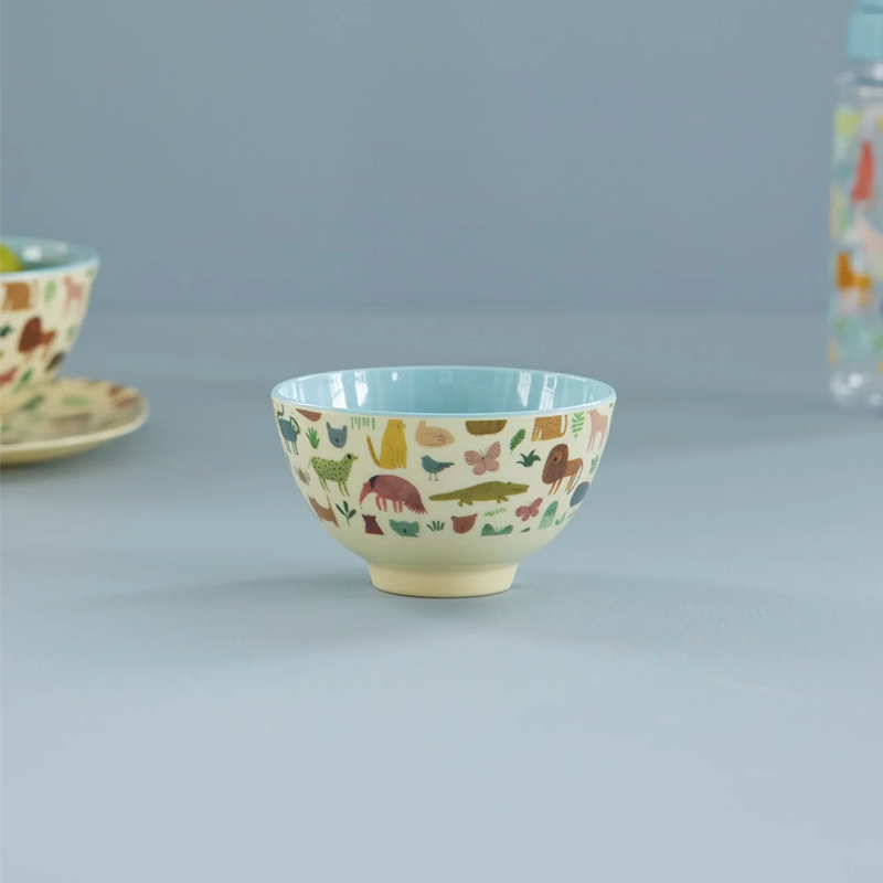 Rice Kinderschüssel klein aus Melamin &#39;Sweet Jungle&#39; in der Farbe Dusty Blue. 