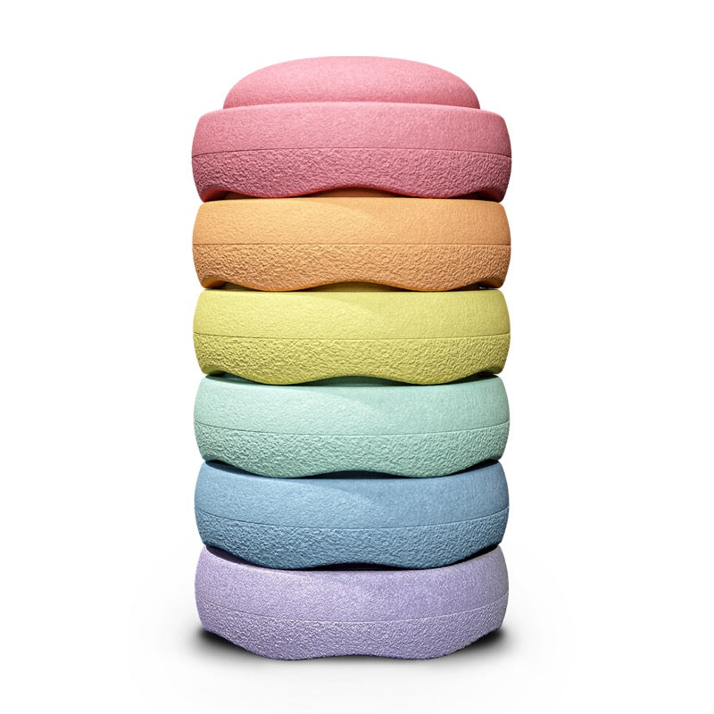 Set mit 6 Stapelsteinen in schönen Regenbogenfarben in Pastell