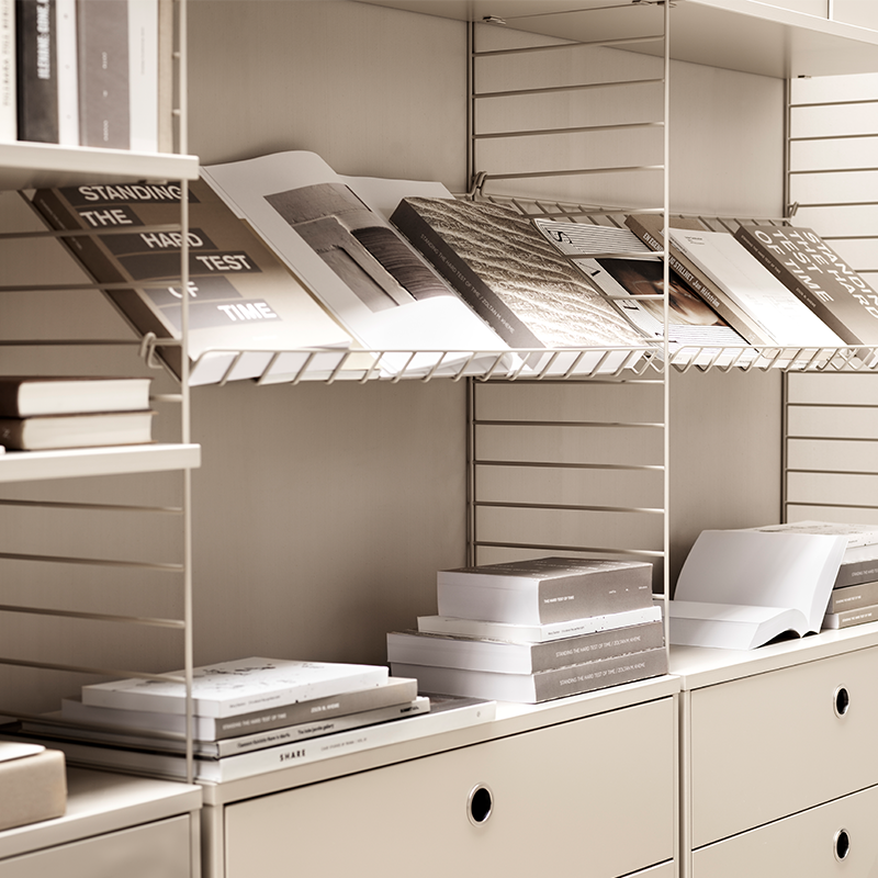 Bodenleiter aus Metall in Beige für String Furniture Regale.