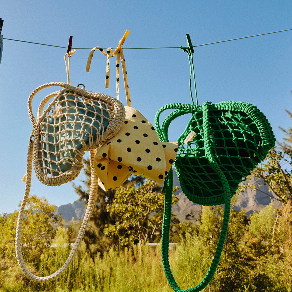 Studio Noos Macramé Handtasche mit wendbarer Innentasche in Blau-Gelb 'Mini Bag' Natural