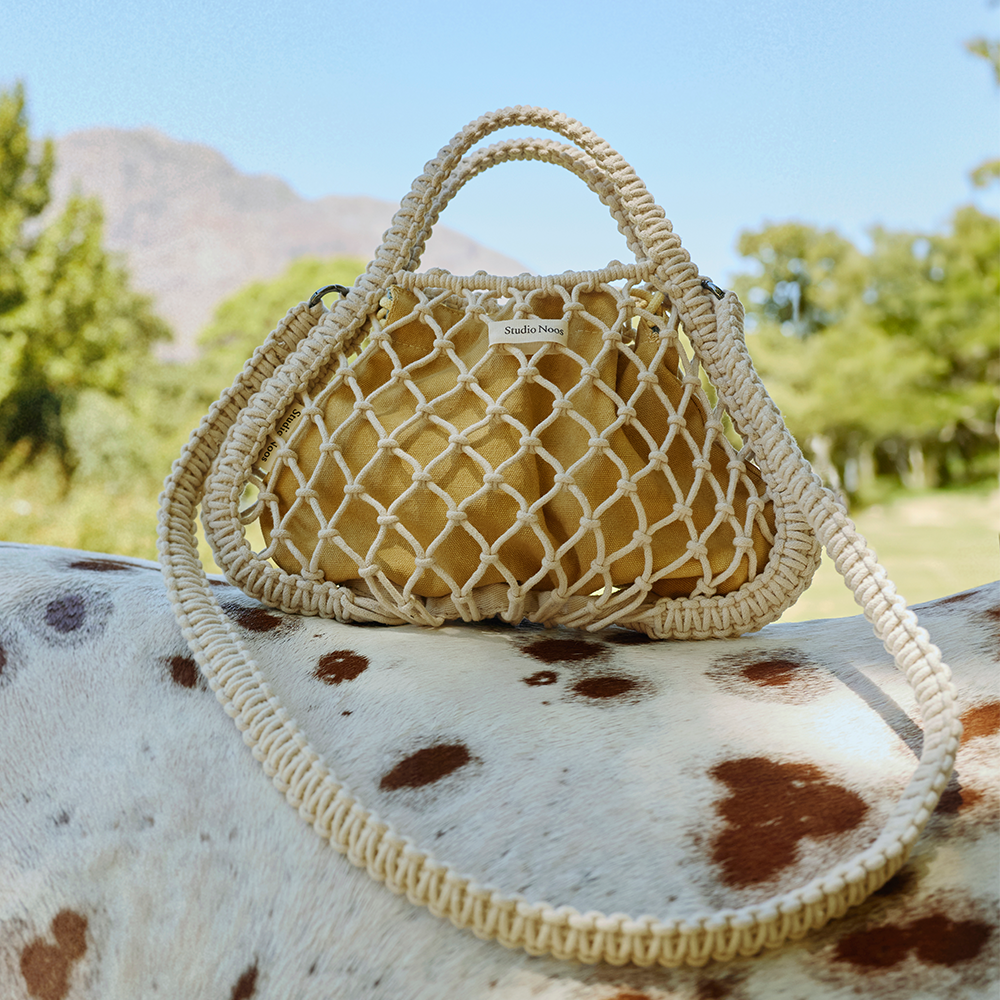 Studio Noos Macramé Handtasche mit wendbarer Innentasche in Blau-Gelb 'Mini Bag' Natural