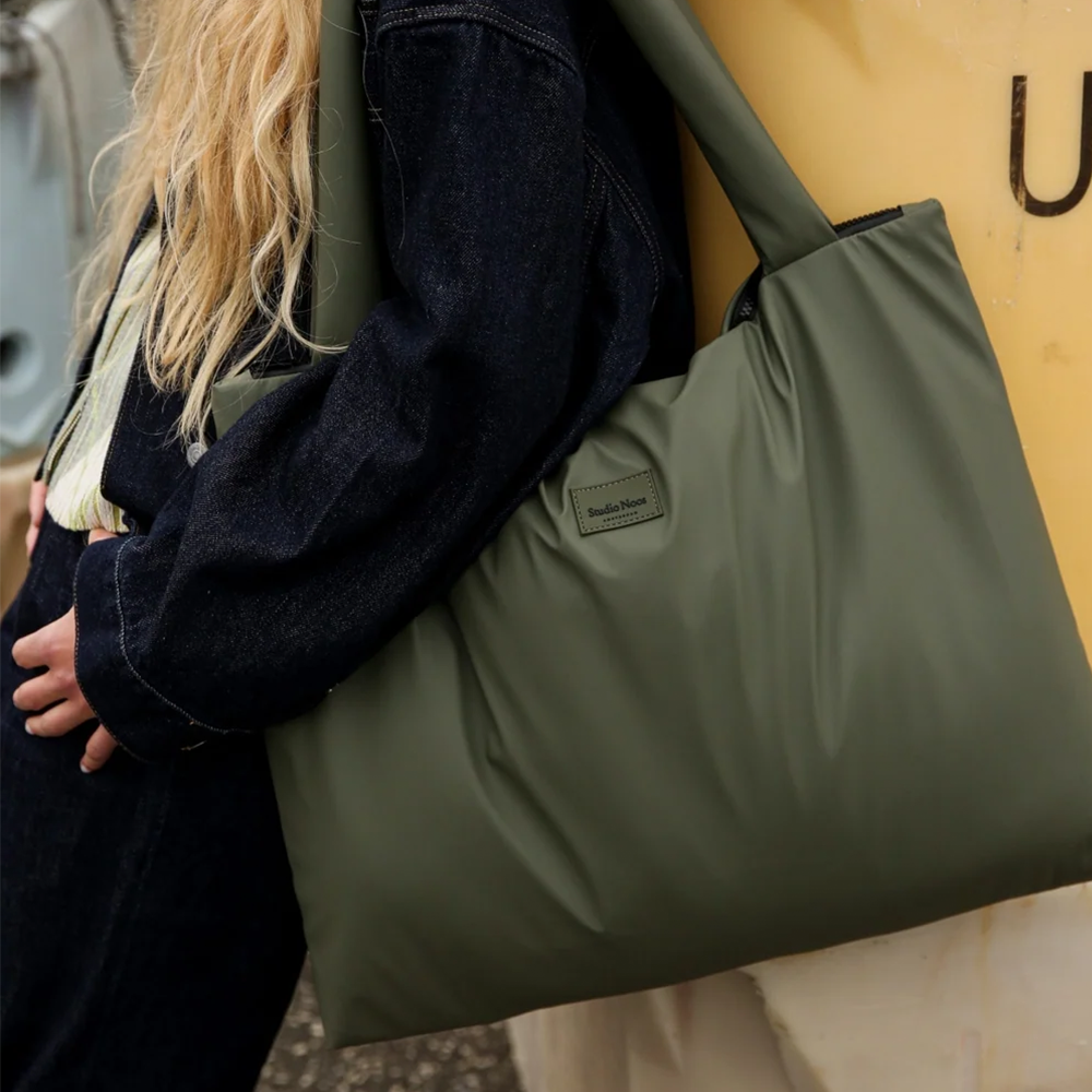 Studio Noos  Tragetasche 'Rain Puffy Mom Bag' Grün