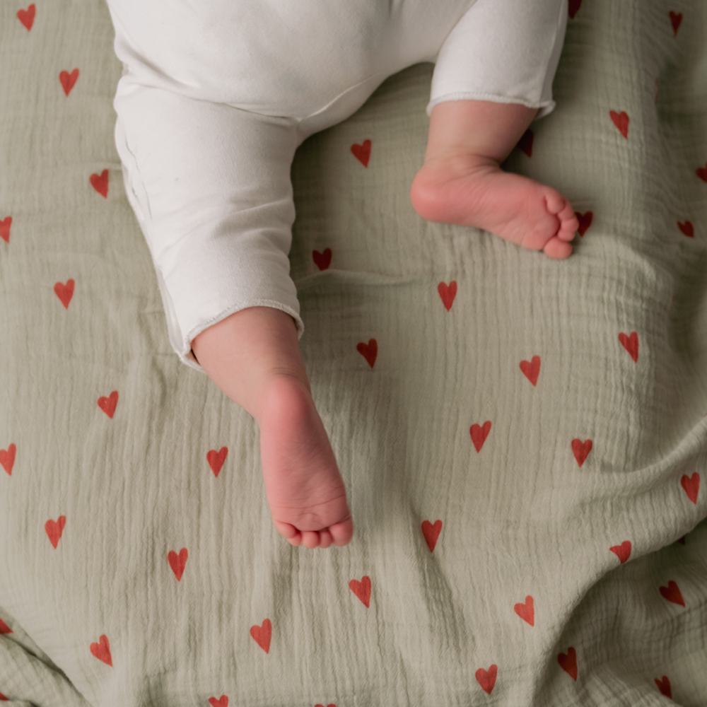 Studio Noos Mulltuch 'Hearts' 70 x 70 cm Green