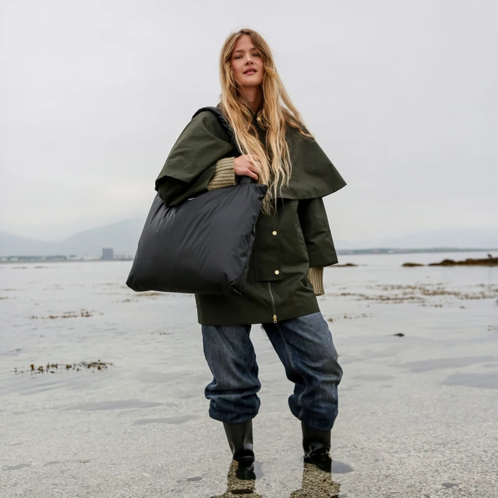 Studio Noos  Tragetasche 'Rain Puffy Mom Bag' Schwarz