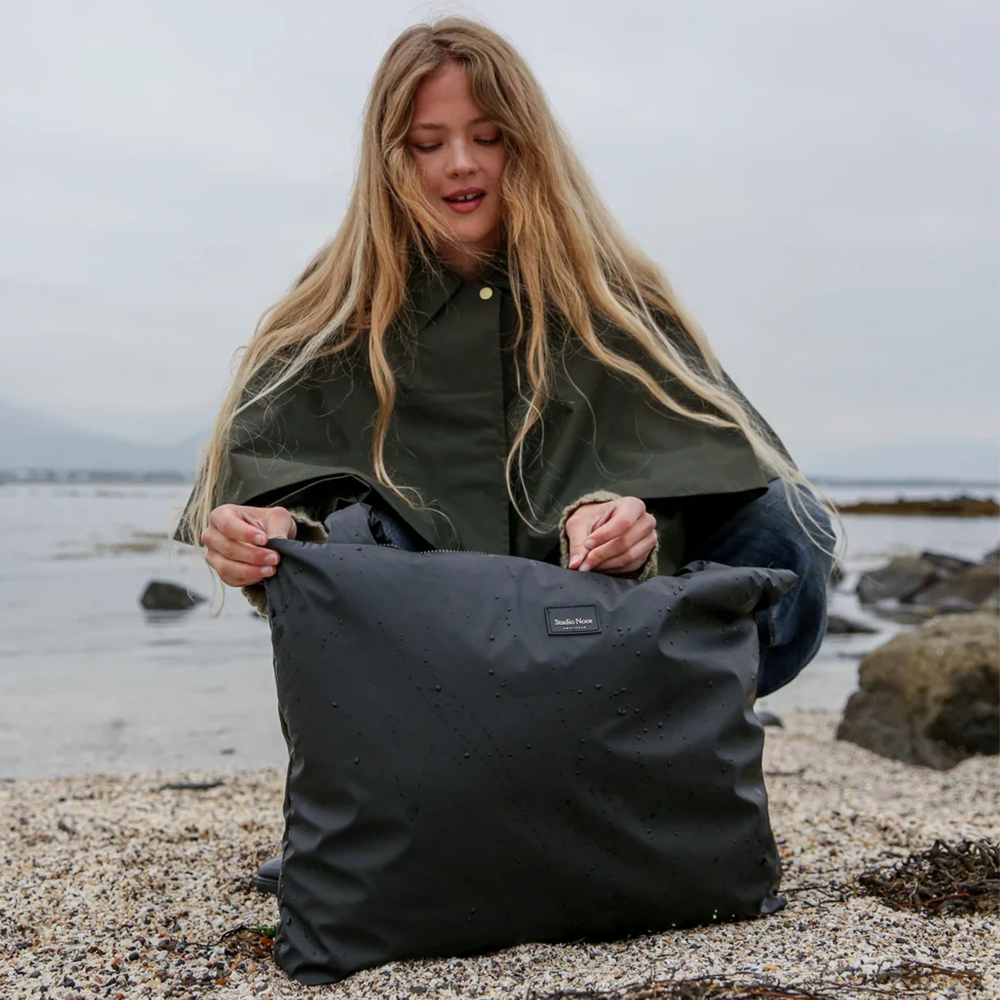 Studio Noos  Tragetasche 'Rain Puffy Mom Bag' Schwarz