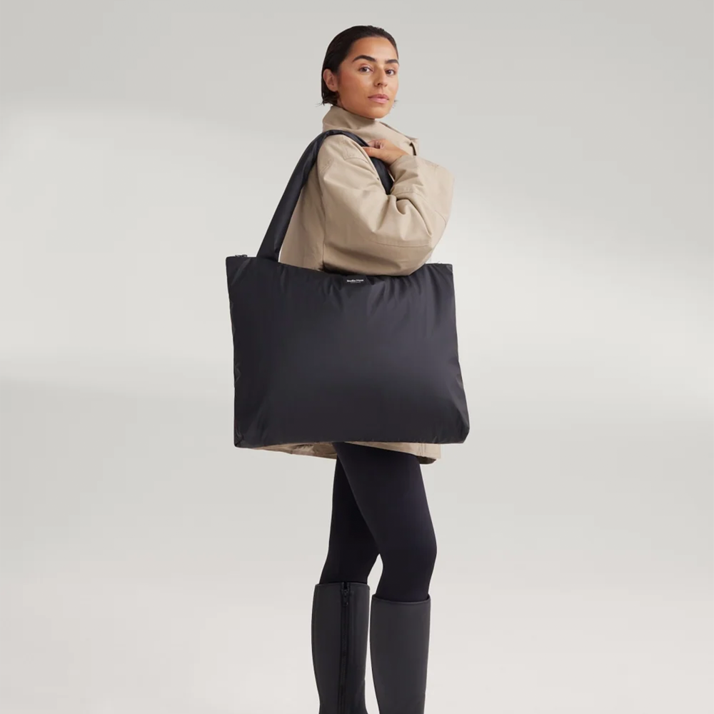 Studio Noos  Tragetasche 'Rain Puffy Mom Bag' Schwarz