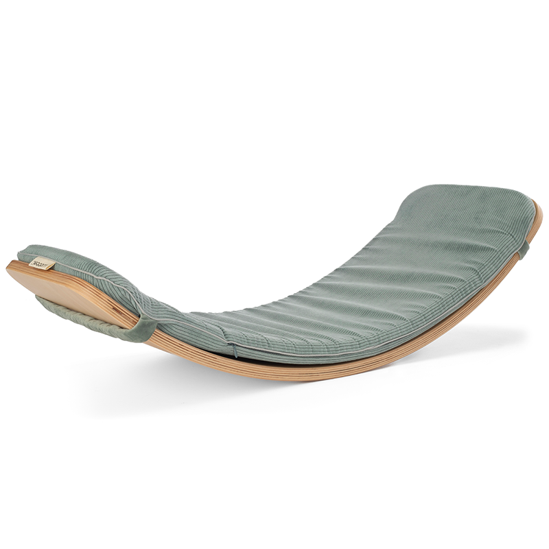Balance Board für Kinder mit weicher Matratzenauflage aus Kordstoff.