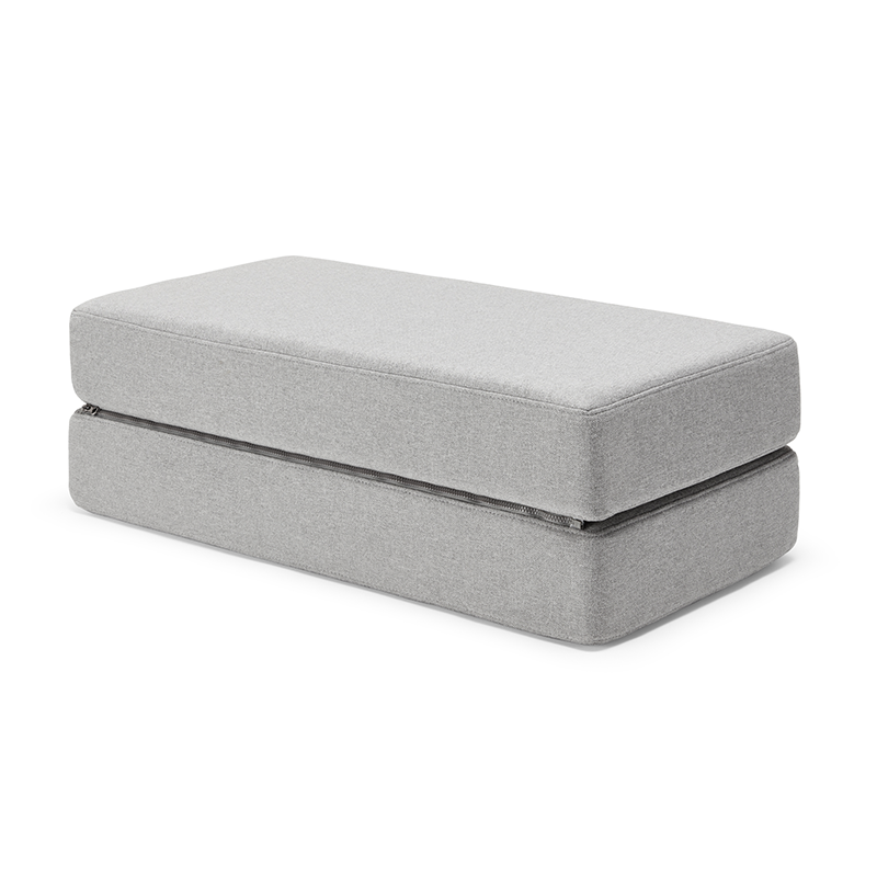 Wonderwuzz Gästebettmodul für das Spielsofa &#39;OH SO SOFY&#39; in der Farbe Grauffelo zusammengefaltet. 