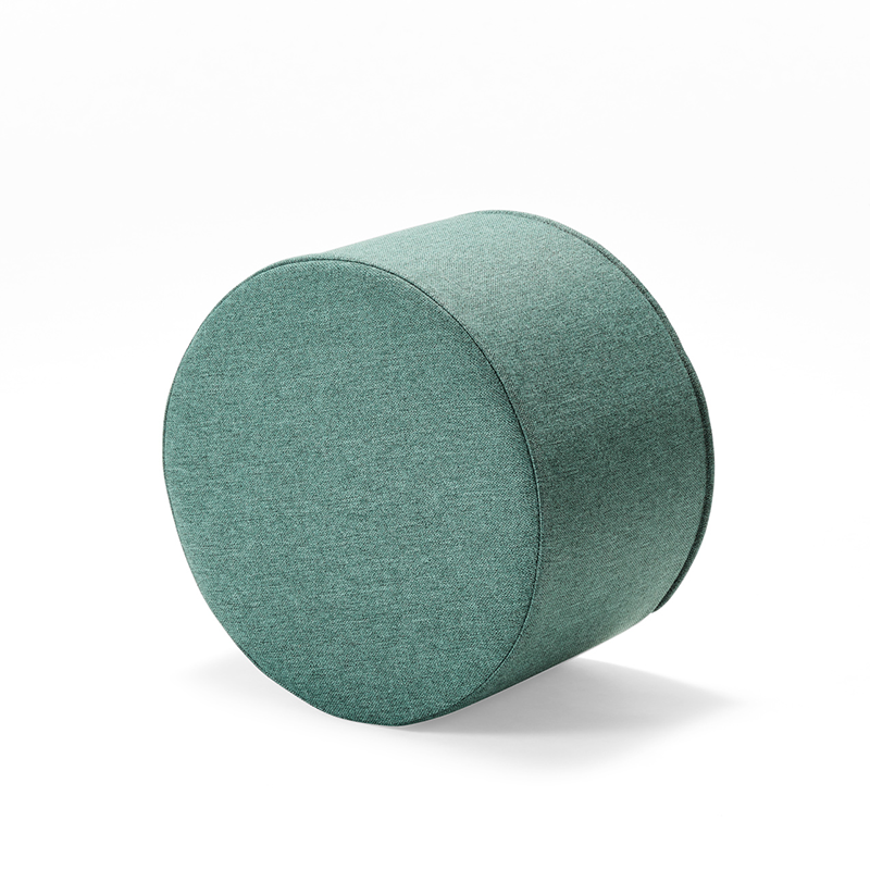 Wonderwuzz Hocker Peng Pouf Peng in der Farbe Paw Petrol der als Pouf oder Beistelltisch genutzt werden kann.
