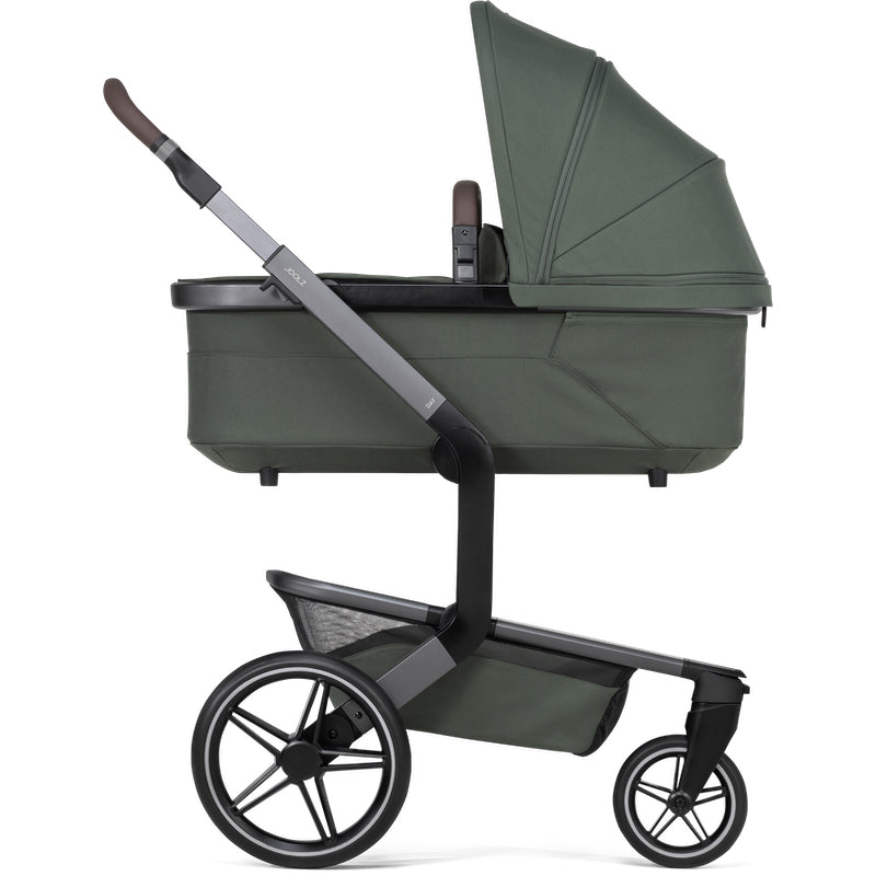 Joolz Day⁵ Kombi-Kinderwagen von der Seite in der Farbe Forest Green. 