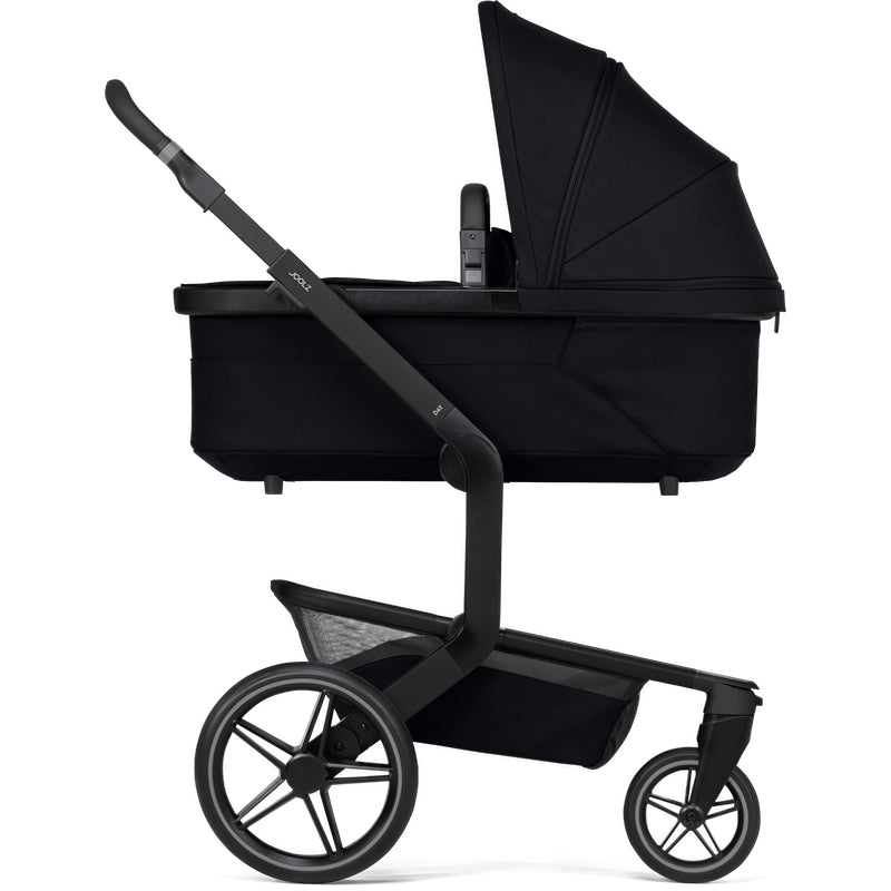 Joolz Day⁵ Kombi-Kinderwagen von der Seite in der Farbe Space Black