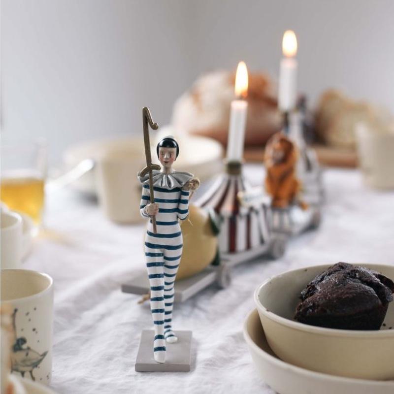 Konges Slojd I Geburtstagszug I Zirkus I Snowflake I Zürich I Schweiz ... Konges Slojd I Geburtstagszug I Zirkus I Snowflake I Zürich I Schweiz ...