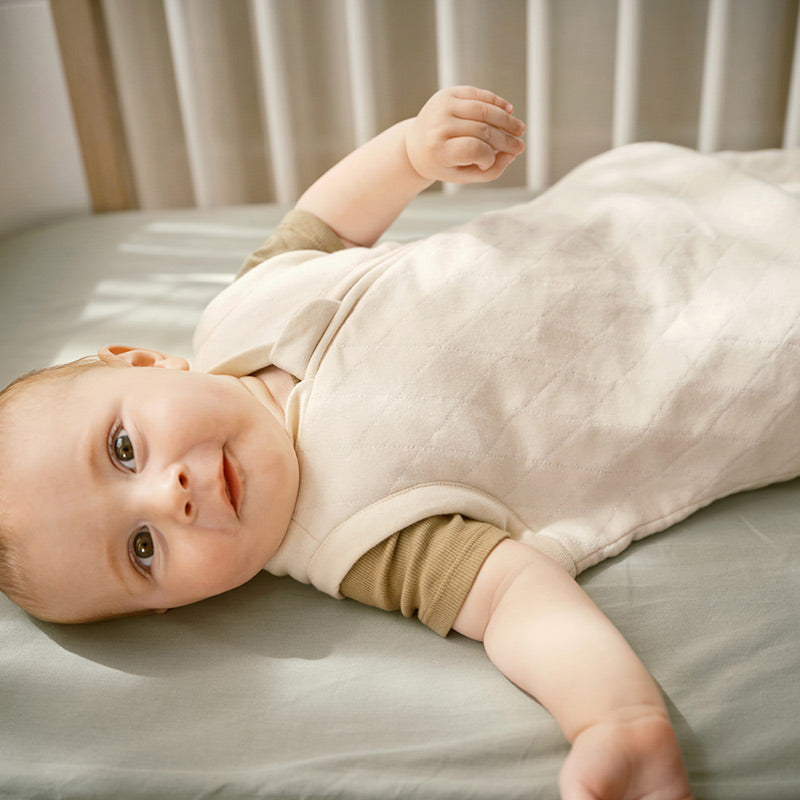 Moonboon – Baby Schlafsack mit sensorischen Gewichten als Einschlafhilfe und Beruhigung – in der Farbe Natur